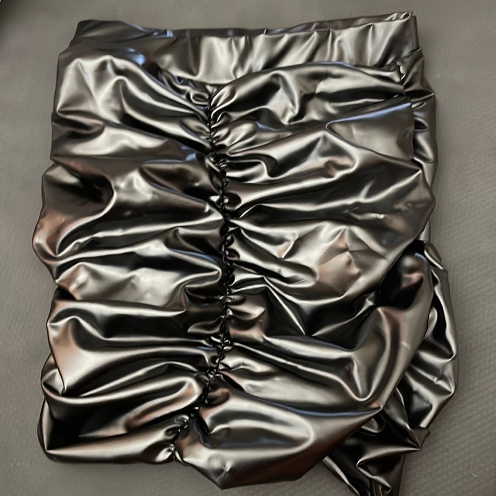 Leather black scrunch skirt